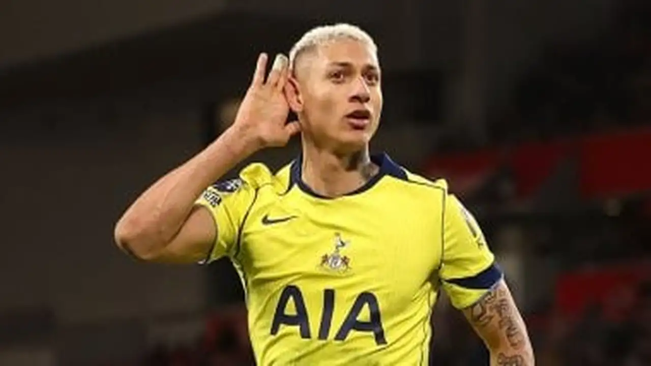 توتنهام يخطف تعادلاً قاتلاً أمام ليفربول في قمة الدوري الإنجليزي الممتاز